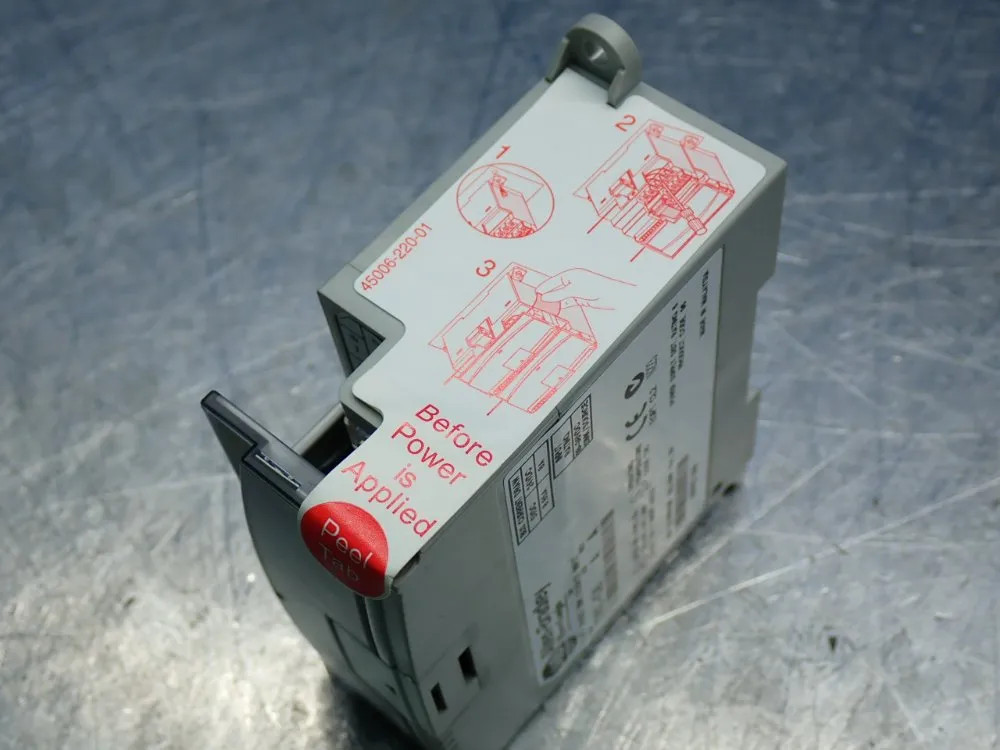 ALLEN BRADLEY MICROLOGIX 8-POINT DIGITAL INPUT MODULE 1762-IQ8