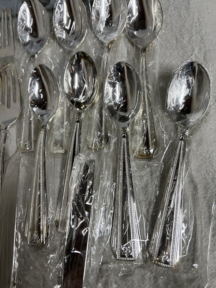 VTG. 20-PC. SILVER PLATED FLATWARE SET 4-PLACE SETTINGS REGENT SQUARE SEALED