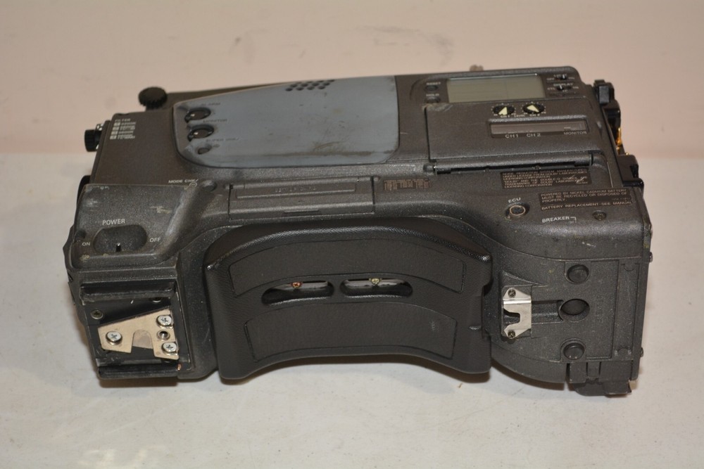 ^ Panasonic AJ-D700P DVCPRO Digital Video Cassette Camera #D941