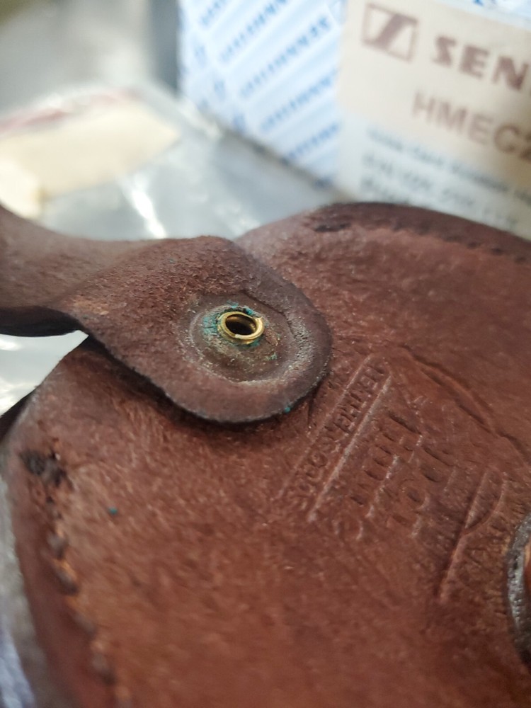 Don Hume Leathergoods SRS55 Cuff Case Pt, **Read Description**