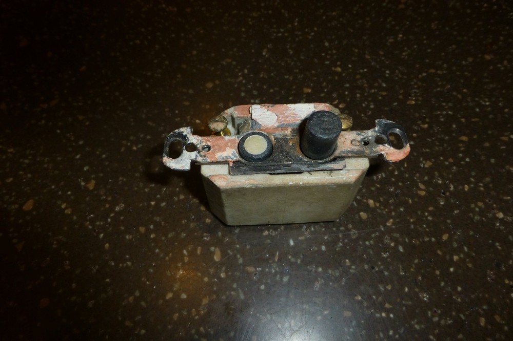 vintage push button light switch HH 8357
