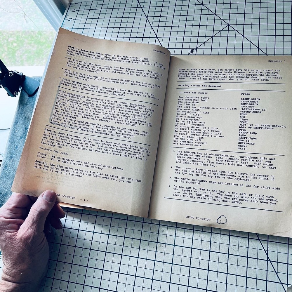 Using PC-WRITE PC-CALC and PC-FILE 1986 Dennis Curtin Vintage IBM PC Software