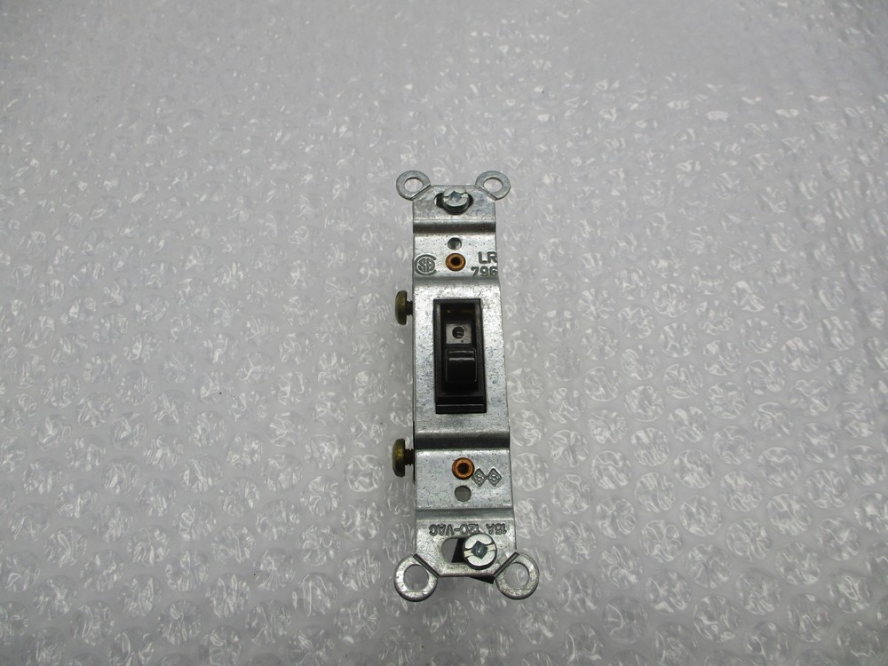 LEVITON 15A 120VAC SINGLE POLE SWITCH NSNP