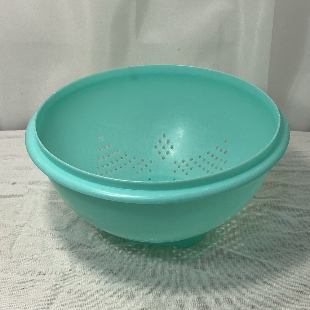 Vtg Tupperware Green Colander 10" Plastic Sieve 339