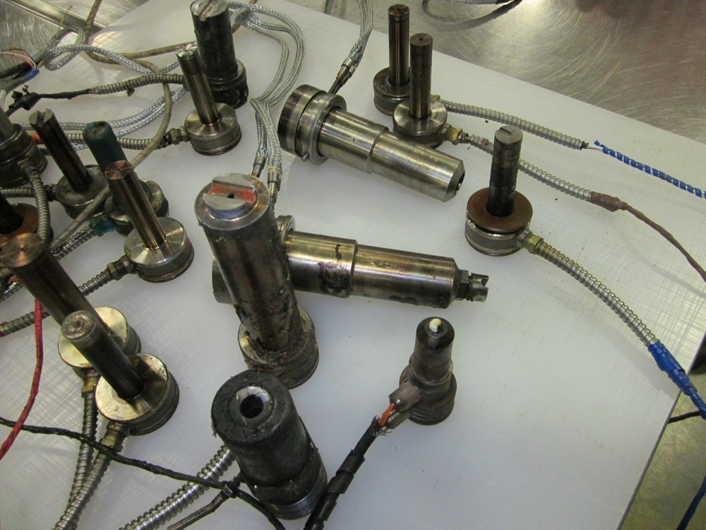 Injection molding heated sprue bushing Sprue heaters many types available