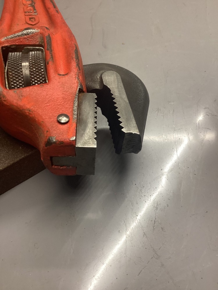 Ridgid Tools 18” Heavy Duty 90° Offset Pipe Wrench NOTE Hook Jaw Has Chipped End