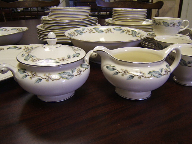 Homer Laughlin Eggshell Nautilus, Leaf & Tiny Flowers 59 Pieces Dinnerware