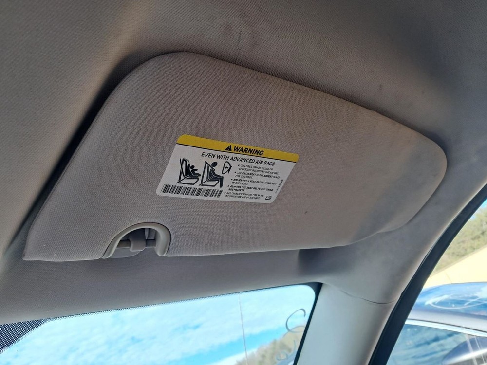 COMPASS 2011 Glove Box 4893478