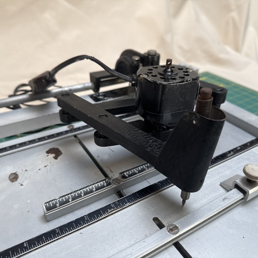Scott SM-300 pantograph engraving machine