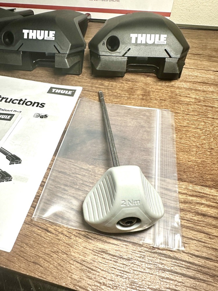 Thule Edge Raised Rail Foot Pack 720401 (New/Repackaged) + Free Thule Lock Set!
