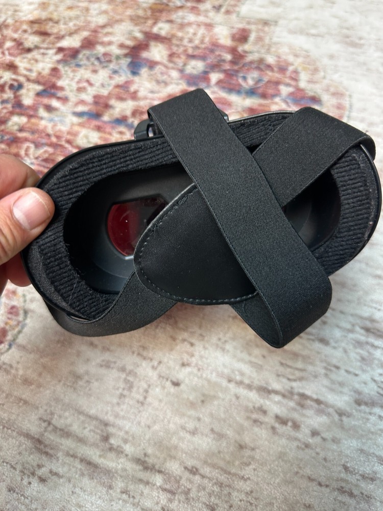 New Balance Virtual Reality Headset In Great Condition!!