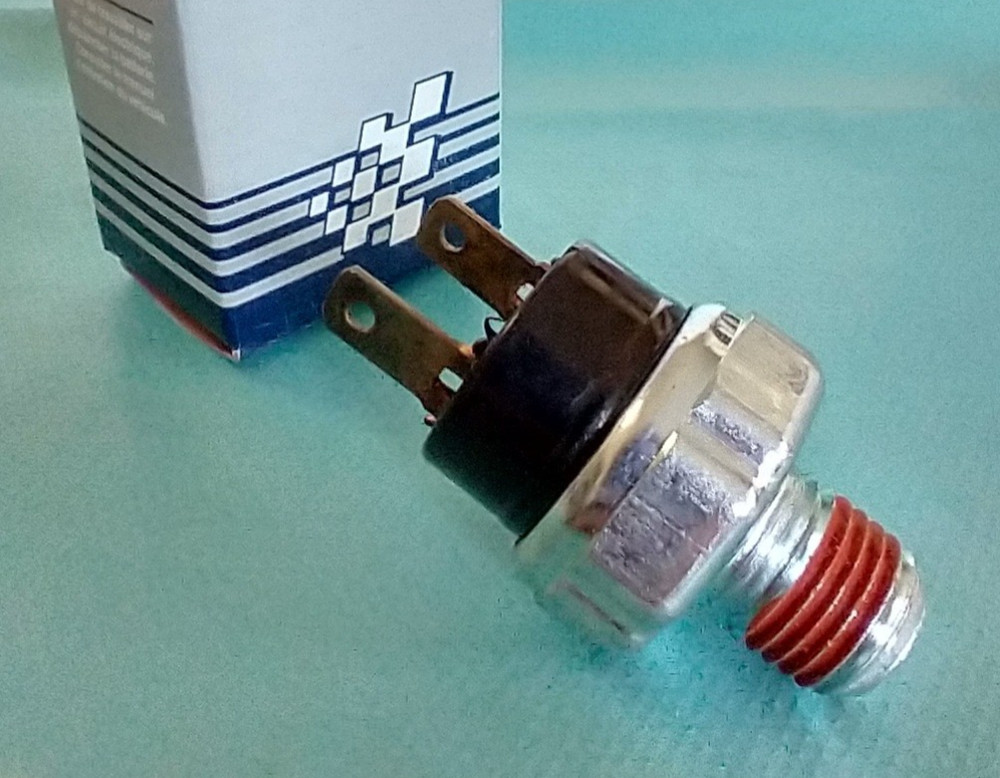 Engine Oil Pressure Switch with Light PACE SETTER/BWD S380Z