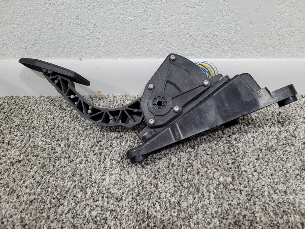 USED & Tested 2007-2009 Kia Rondo Accelerator Pedal Sensor