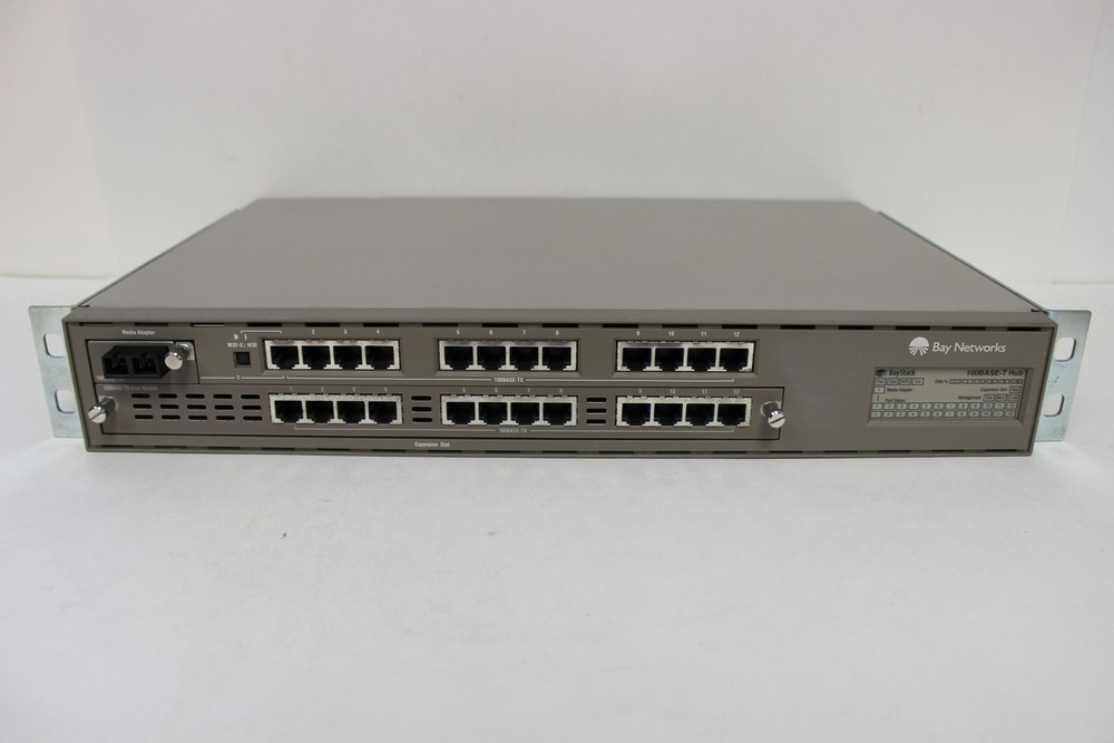 BAY NETWORKS AT2202001 BAYSTACK 100BASE-T STACKABLE 24 PORT HUB WITH 100BASE-FX