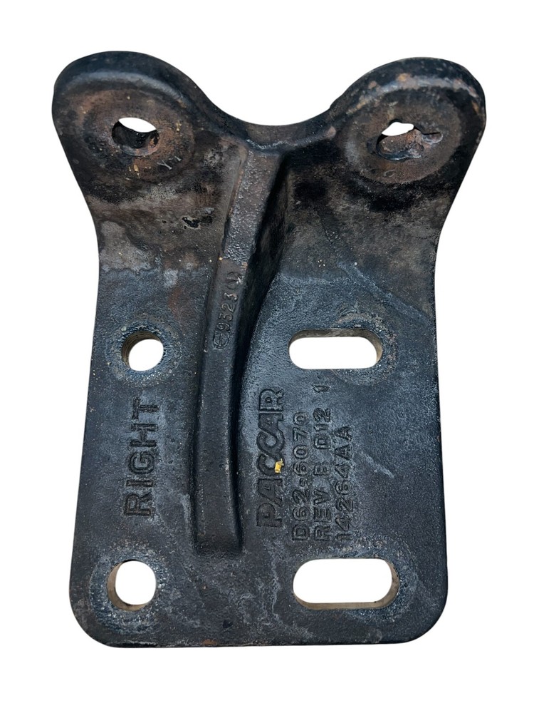 Used Paccar MX13 Right Side Engine Mount - 14264AA