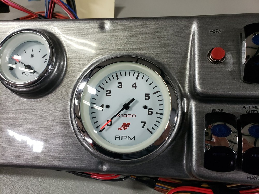 LUND BOATS 3 GAUGE PANEL