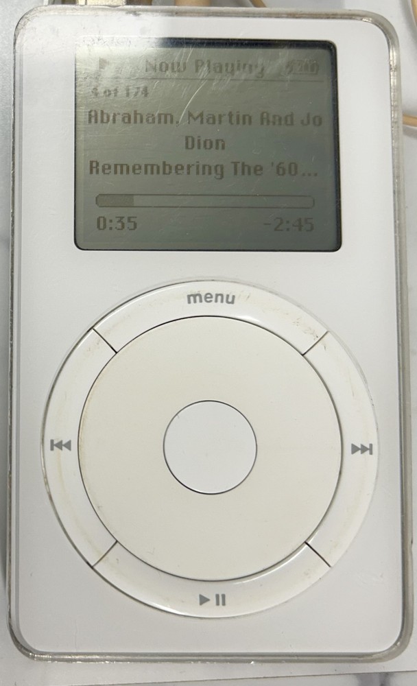 Apple iPod A1019 Music System Works Includes Firewire Charger