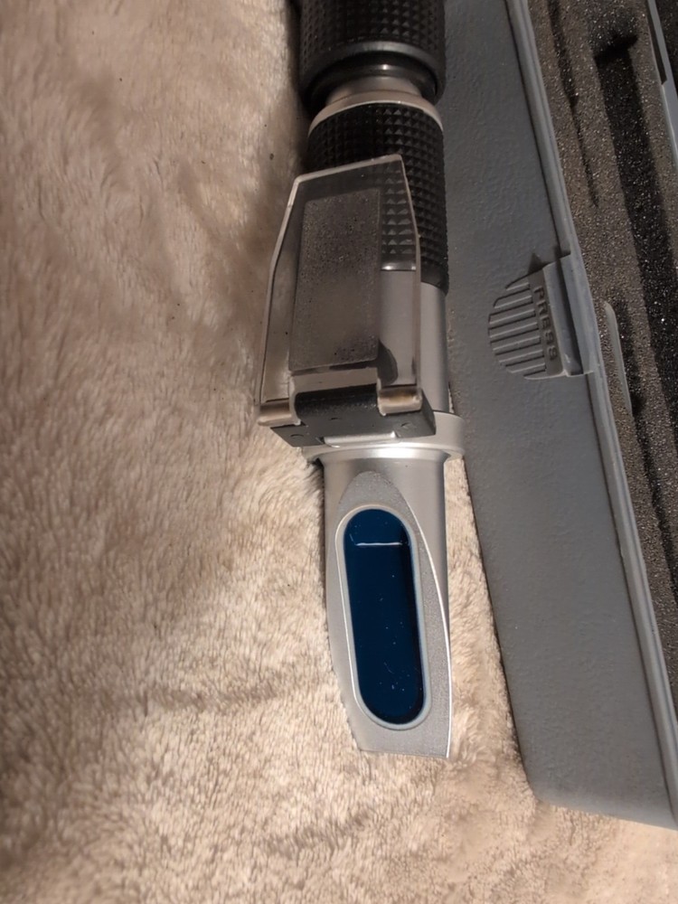 HAND-HELD REFRACTOMETER New Never Used