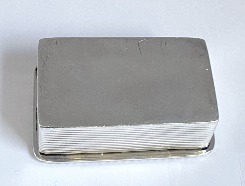 Vintage Heavy Solid Silver Pie Crust Engine Turned Pill Snuff Box Ribbed Sides