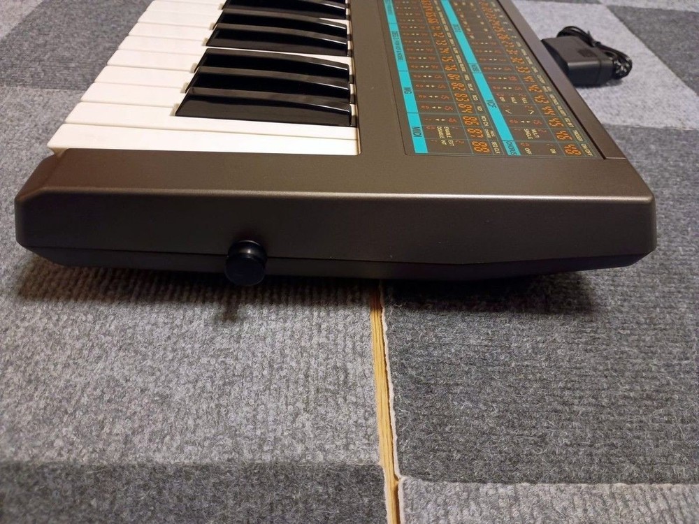 KORG POLY-800 Programmable Polyphonic Synthesizer Keyboard TESTED