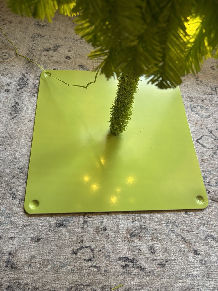 5 Ft Pre Lit Grinch Christmas Tree And Coordinating Decorations !