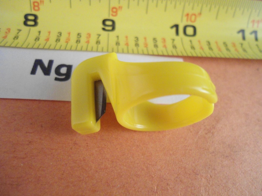 FINGER RING TYPE THREAD YARN STRING CUTTER Sewing Notions Yellow Medium Size