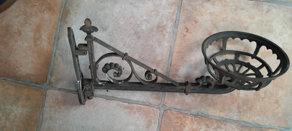 ANTIQUE OIL LAMP BRACKET