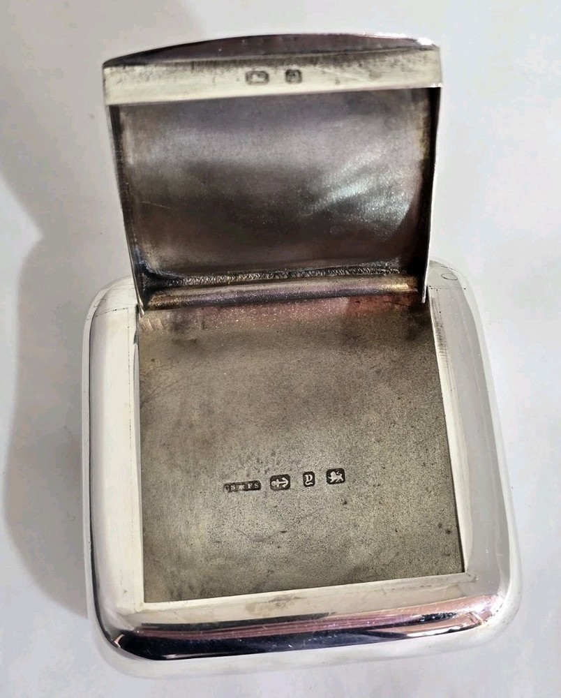 Sterling silver snuff box. Birmingham 1898. By Cornelius Desormeaux Saunders Etc