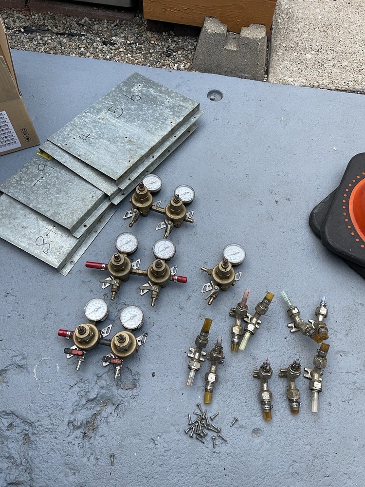 Taprite/Banner co2 regulator Draft Beer Lot All Used But Working Great