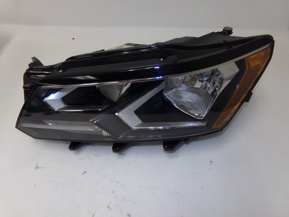 This is a Driver Left Headlight Halogen Fits 16-19 PASSAT
