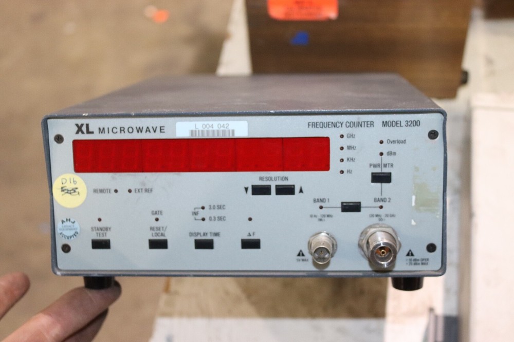 XL Microwave 3200 Frequency Counter