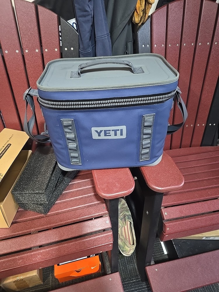 Yeti Hopper Flip 18. Minor Marks.