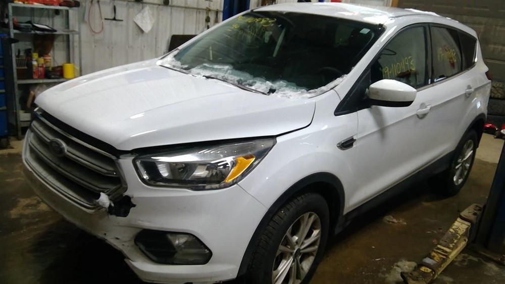 Passenger Headlight Halogen Chrome Bezel Fits 17-19 ESCAPE 10317337