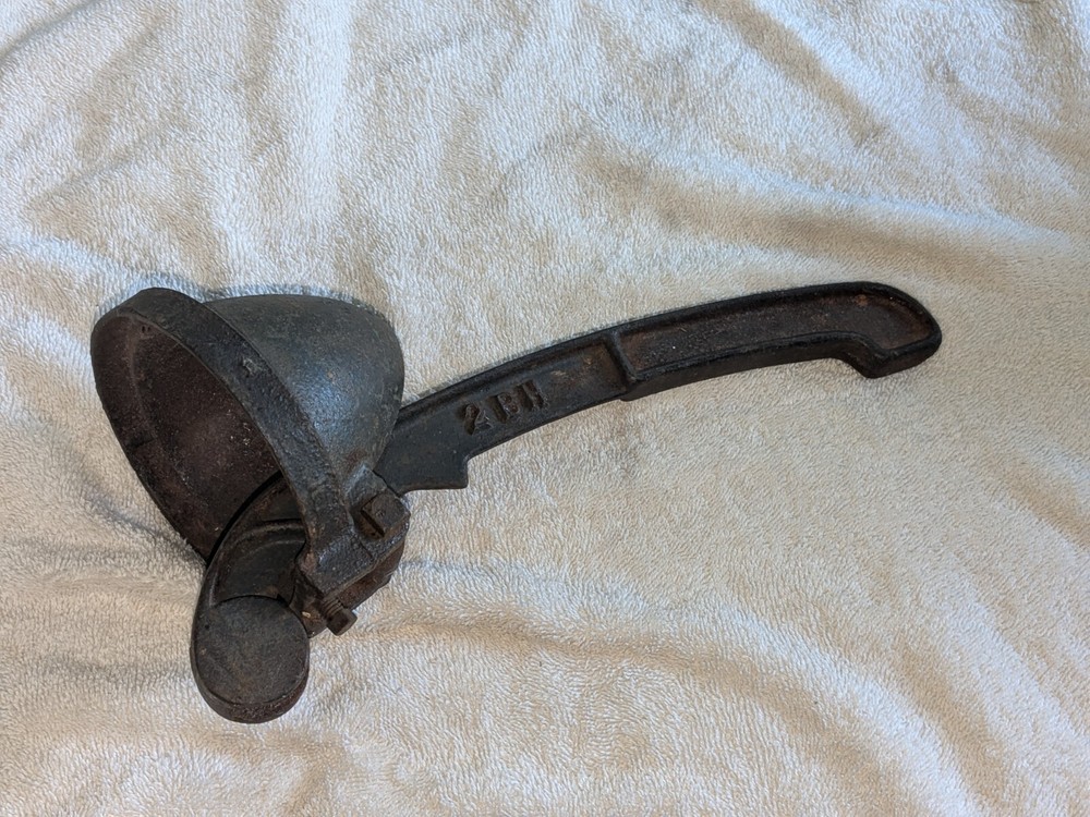 ANTIQUE Vintage 2BH / 2BA CAST IRON PUMP HANDLE and "Cap"