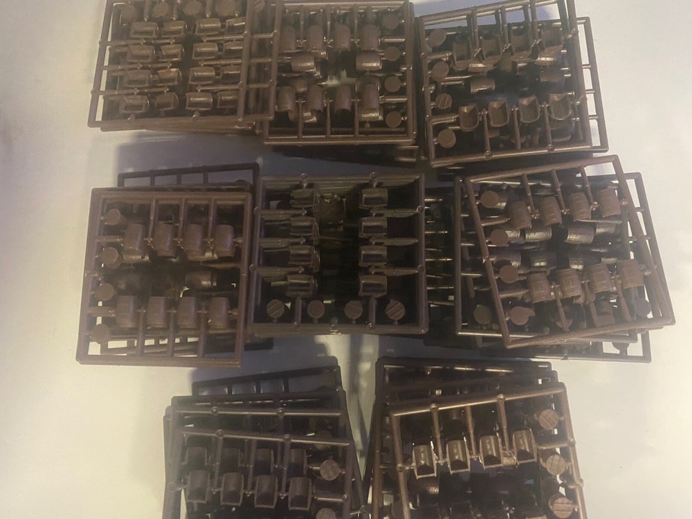 20 Pack - HO Scale - Wood Brown Barrels,8 Available