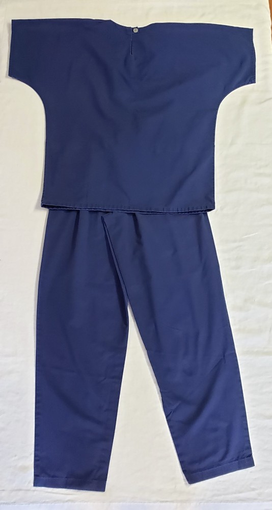 PRE-OWNED WOMEN'S SCRUB SET NAVY BLUE SIZE SMALL