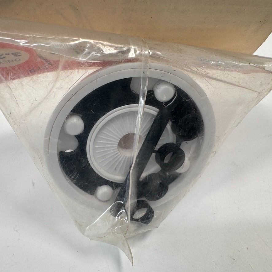 R/C DU-BRO 2 1/4" Diameter 57mm Kwik-Lock Spinner #278 White