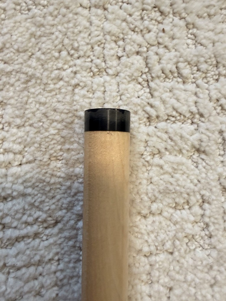 Camel Two-Piece Billiard Cue 19.5 oz Autographed Flame Design with Case