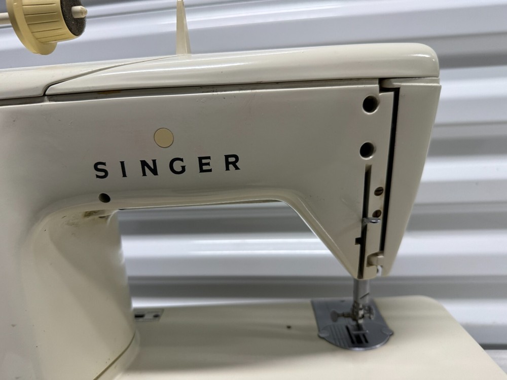 Singer Touch & Sew Special Zig-Zag Model 638 Sewing Machine