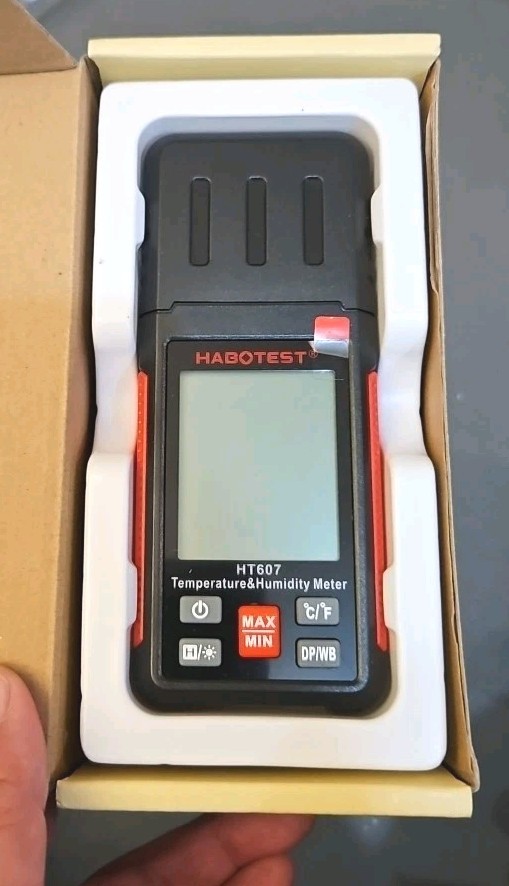 HT607 Thermohygrometer for Laboratory with Data Hold and Temperature Units