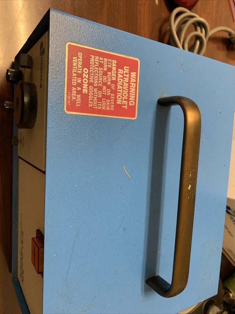 Dyonics Ultraviolet Illiuminator Light Source Fryer UV-2000 USED