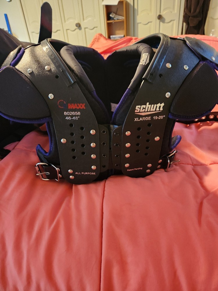 Schutt Football Shoulder Pads With Back Protector