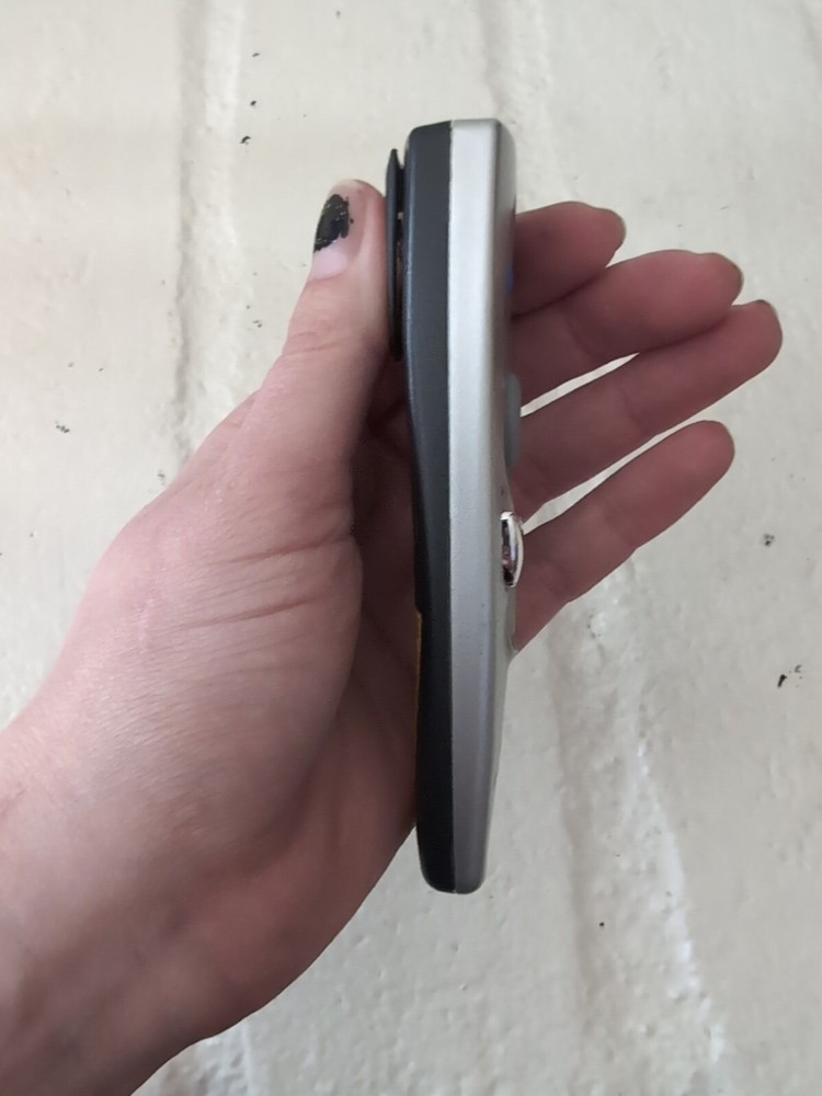 Keyspan TSAM-001 Universal Wireless Remote Control Mouse Laser Pointer Silver