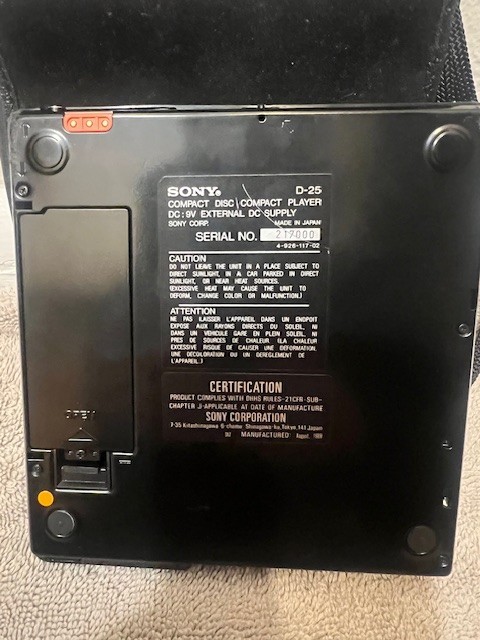 2 Different Sony DISCMAN - D10 bp100 & Sony D25 Discman