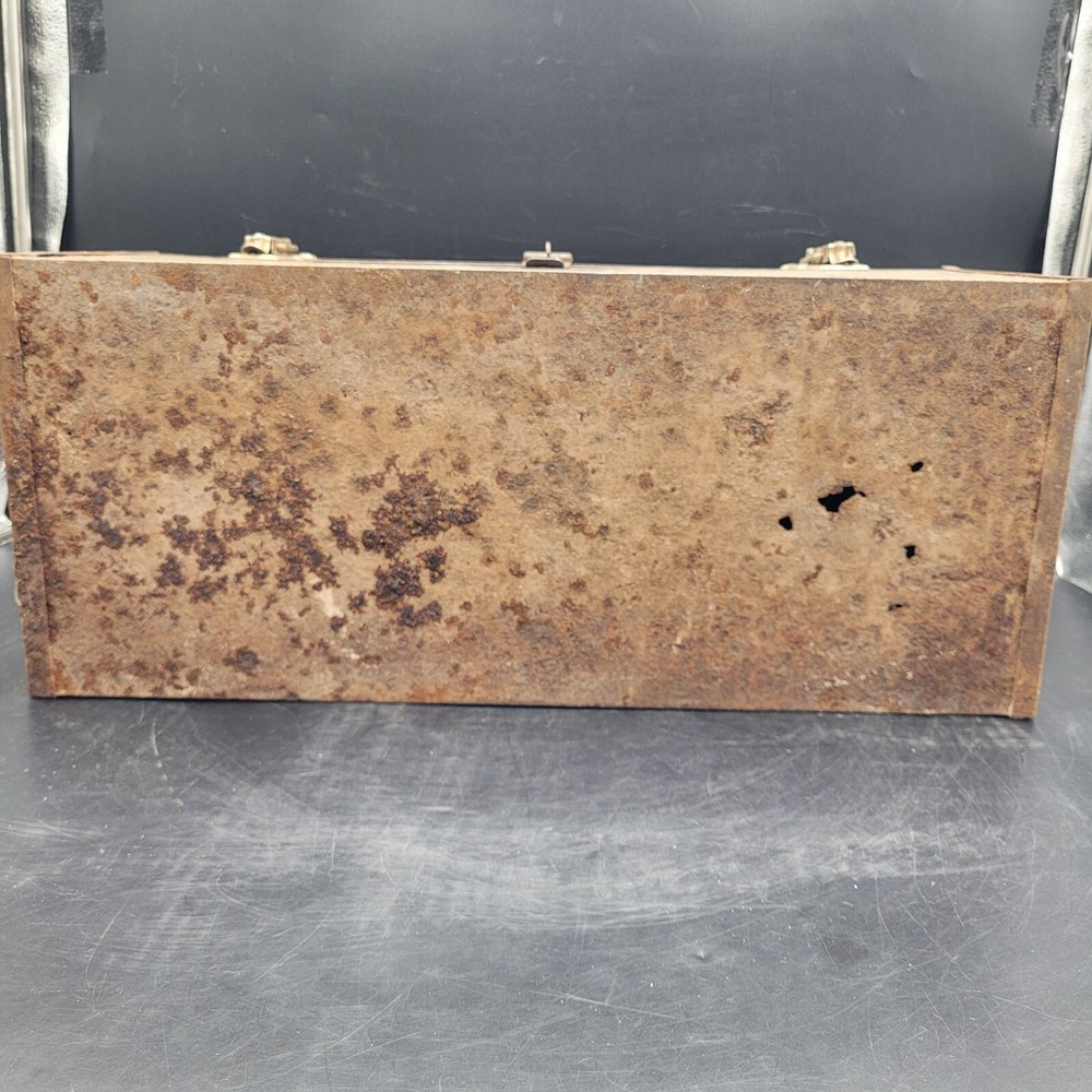 Vintage Craftsman Crown Logo Toolbox w/ Tray (Rusted Bottom)