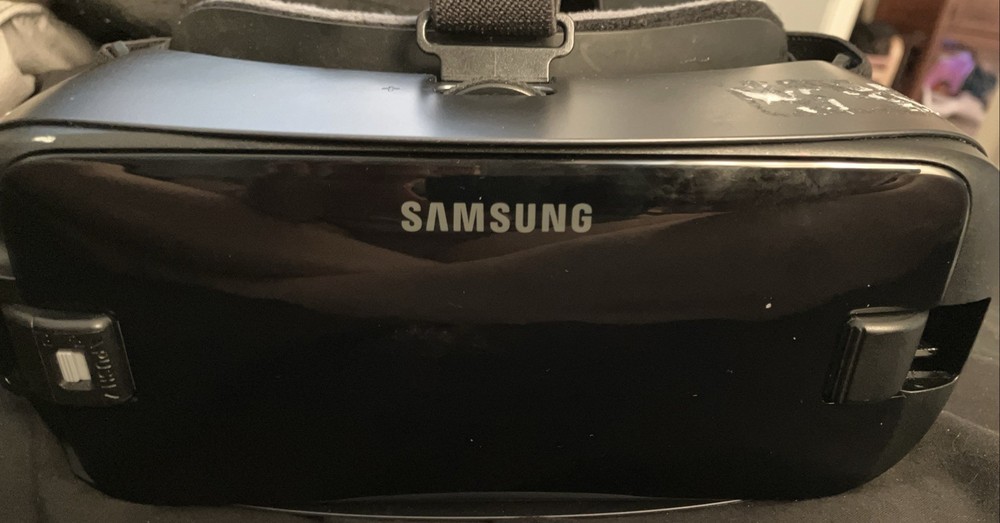 Samsung Gear VR With OUT Controller Headset ONLY SM-R324