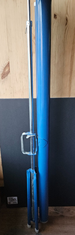 DA LITE FLYER. MID CENTURY MODERN PROJECTION SCREEN. PORTABLE. 40 INCH SCREEN.