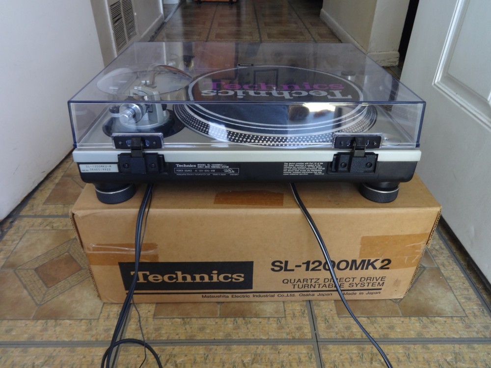 TECHNICS SL-1200MK2 PROFESSIONAL DIRECT DRIVE TURNTABLE