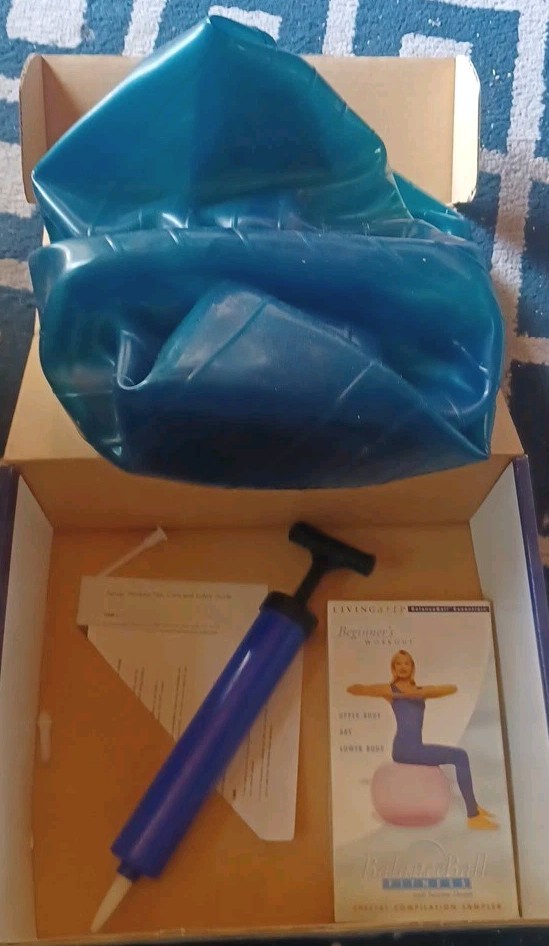GAIAM Balance Ball Beginner's Kit Small 55cm Workout & Pump New Open Box