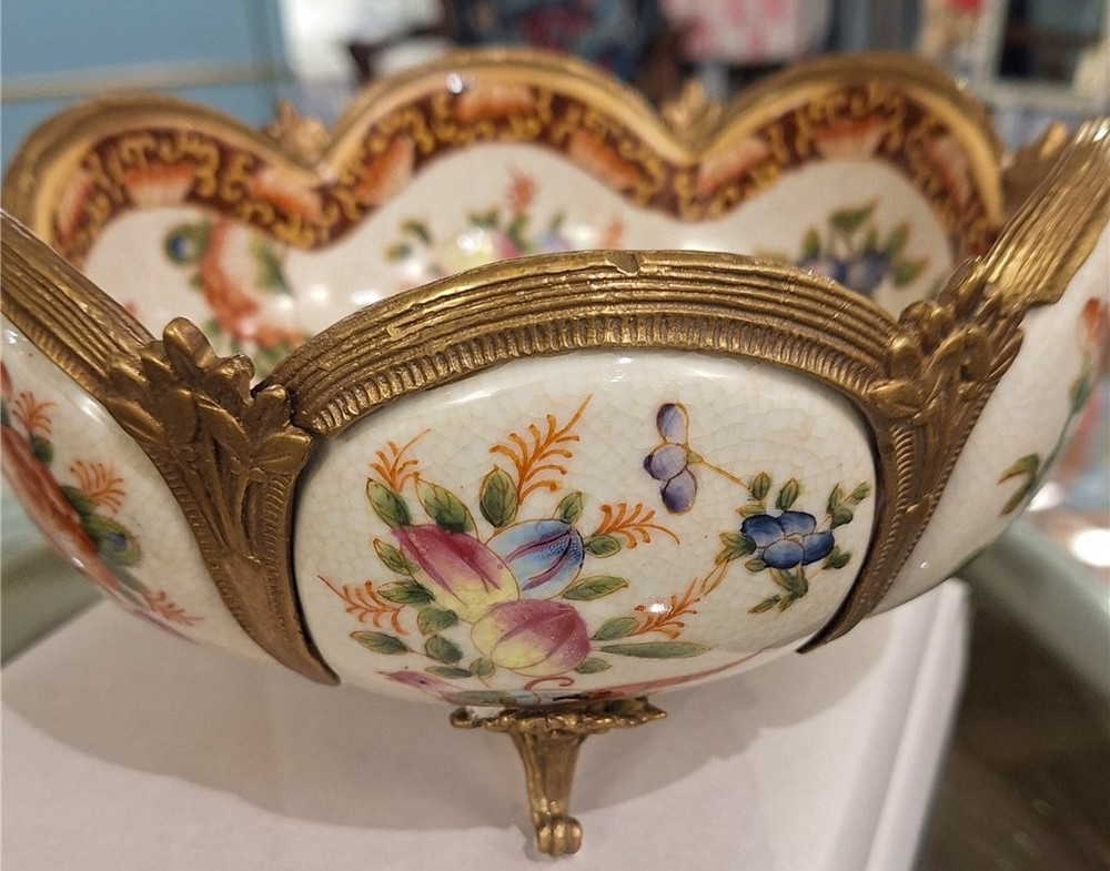 Regency Porcelain Cachepot Scallop Small Planter with Bronze Ormolu-7.5'' x 4''H